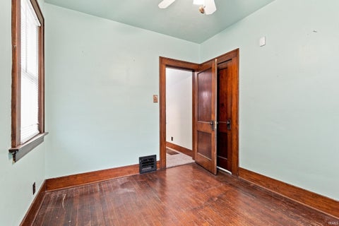 Tiny photo for 2021 Oakland Street, Fort Wayne, IN 46808 (MLS # 202633255)