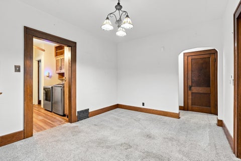 Tiny photo for 2021 Oakland Street, Fort Wayne, IN 46808 (MLS # 202633255)
