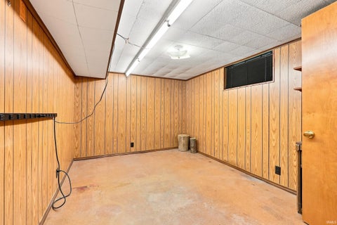 Tiny photo for 2021 Oakland Street, Fort Wayne, IN 46808 (MLS # 202633255)