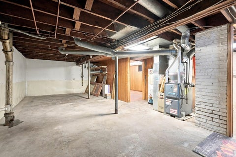 Tiny photo for 2021 Oakland Street, Fort Wayne, IN 46808 (MLS # 202633255)