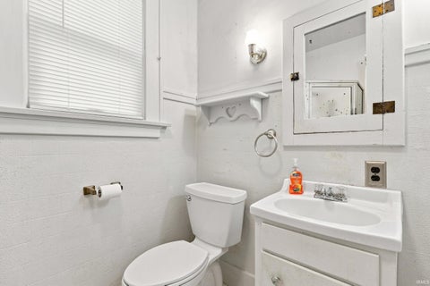 Tiny photo for 2021 Oakland Street, Fort Wayne, IN 46808 (MLS # 202633255)