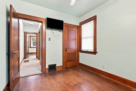 Tiny photo for 2021 Oakland Street, Fort Wayne, IN 46808 (MLS # 202633255)