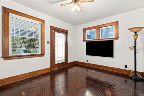 Tiny photo for 2021 Oakland Street, Fort Wayne, IN 46808 (MLS # 202633255)