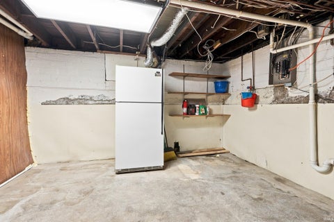 Tiny photo for 2021 Oakland Street, Fort Wayne, IN 46808 (MLS # 202633255)