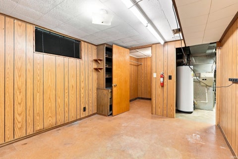 Tiny photo for 2021 Oakland Street, Fort Wayne, IN 46808 (MLS # 202633255)