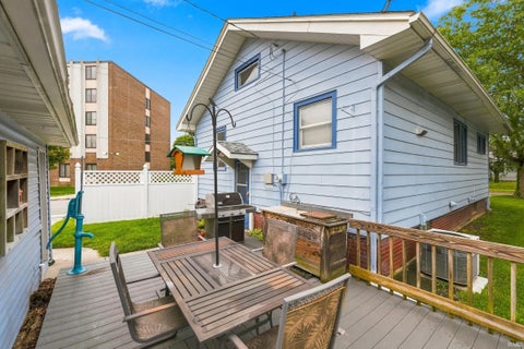 Tiny photo for 2021 Oakland Street, Fort Wayne, IN 46808 (MLS # 202633255)