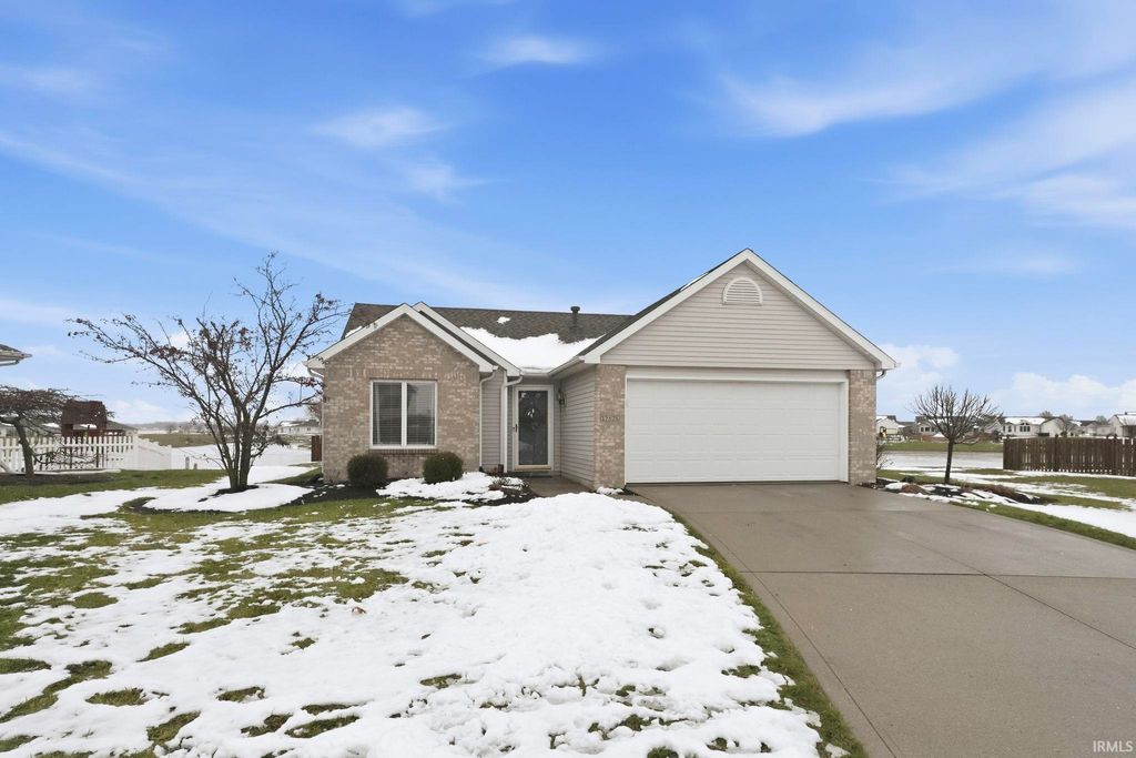 Photo of 12526 Wandering Way Way, Fort Wayne, IN 46818 (MLS # 202548710)