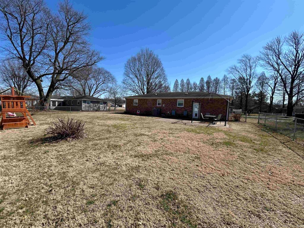 Photo of 206 Eastgate Drive, Vincennes, IN 47591 (MLS # 202606313)