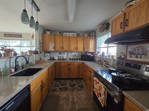 Tiny photo for 1539 W WALNUT Street, Kokomo, IN 46901 (MLS # 202642620)