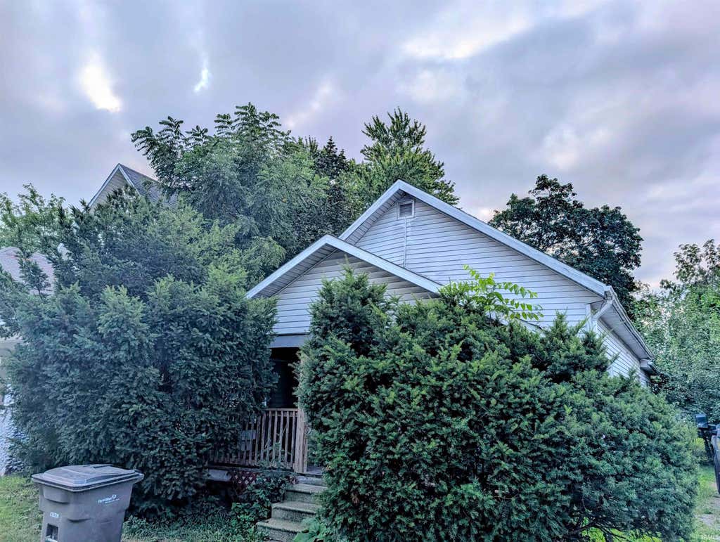 Photo of 609 W Franklin Street, Elkhart, IN 46516 (MLS # 202634998)