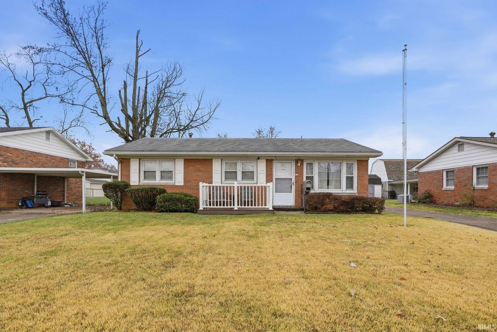 Photo of 917 E Olmstead Avenue, Evansville, IN 47711 (MLS # 202546915)
