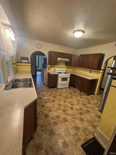 Tiny photo for 608 E 3rd Street, Brookston, IN 47923 (MLS # 202634630)