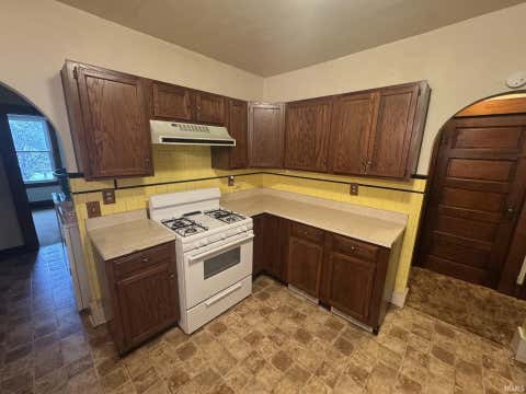 Tiny photo for 608 E 3rd Street, Brookston, IN 47923 (MLS # 202634630)