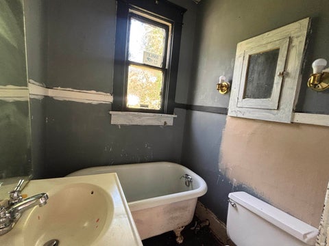 Tiny photo for 2344 Oliver Street, Fort Wayne, IN 46803 (MLS # 202637631)