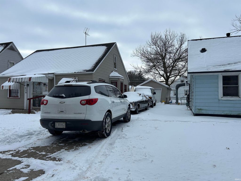 Photo of 826 Baxter Street, Fort Wayne, IN 46806 (MLS # 202614095)