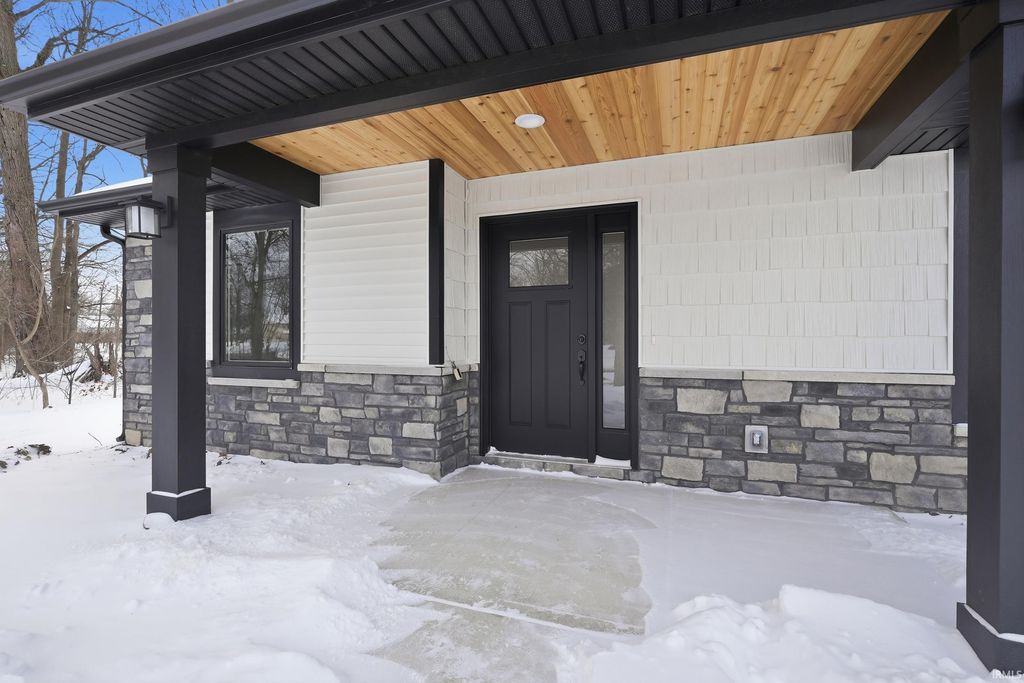 Photo of 1316 S Lee Street, Garrett, IN 46738 (MLS # 202602869)