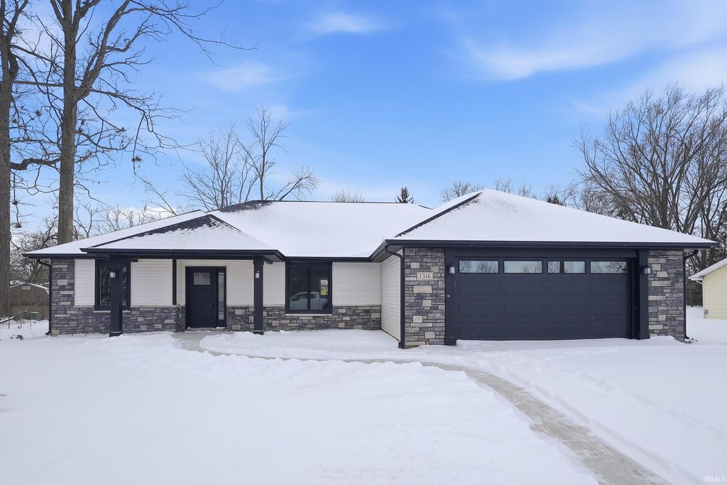 Photo of 1316 S Lee Street, Garrett, IN 46738 (MLS # 202602869)