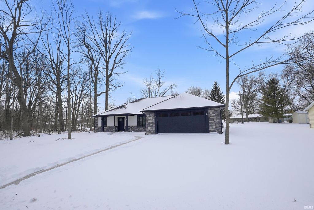 Photo of 1316 S Lee Street, Garrett, IN 46738 (MLS # 202602869)