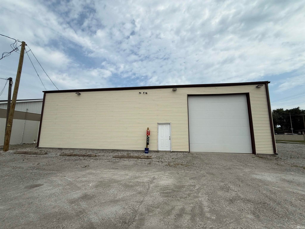 Photo of 260 W Illinois Avenue, Hartford City, IN 47348 (MLS # 202632238)