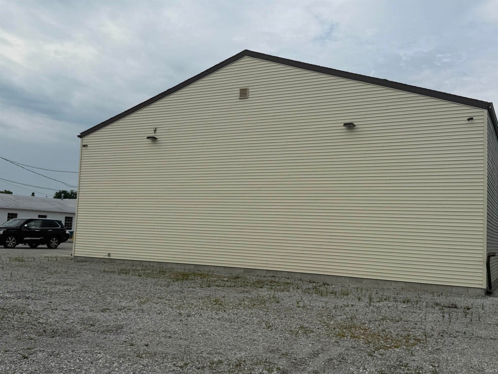 Photo of 260 W Illinois Avenue, Hartford City, IN 47348 (MLS # 202632238)