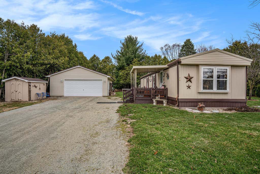 Photo of 74 Ems D21 Lane, Syracuse, IN 46567 (MLS # 202623676)