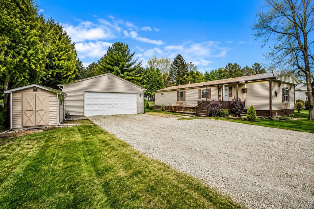 Photo of 74 Ems D21 Lane, Syracuse, IN 46567 (MLS # 202623676)