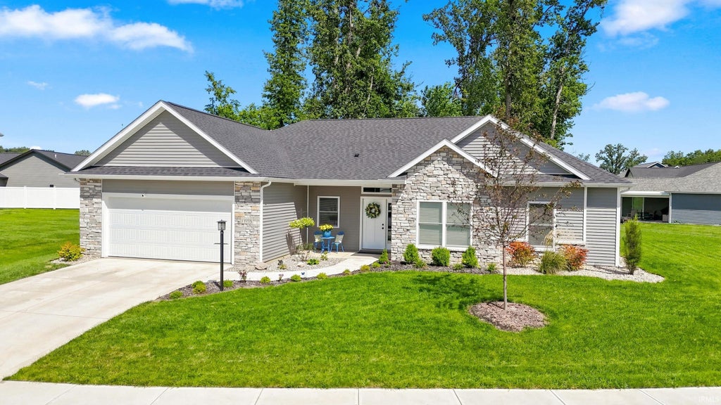 Photo of 13938 Escondida Cove, Fort Wayne, IN 46845 (MLS # 202633859)