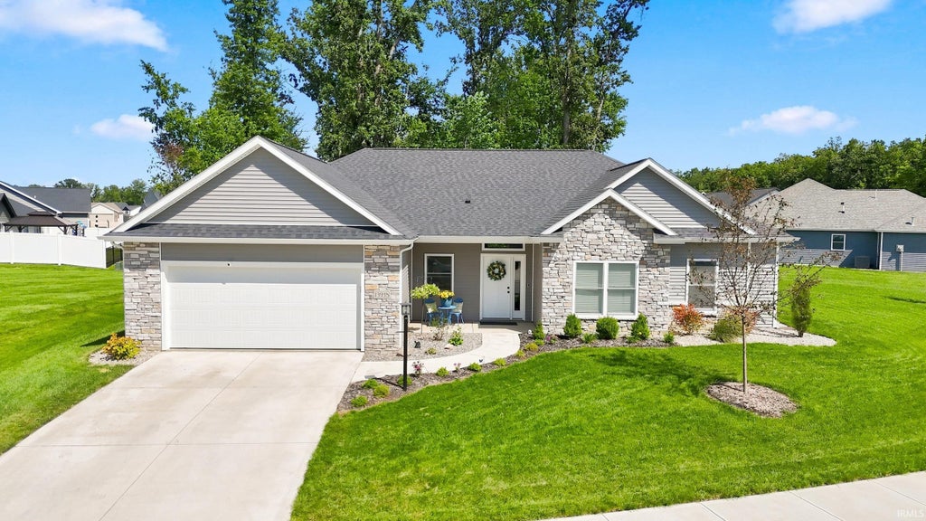 Photo of 13938 Escondida Cove, Fort Wayne, IN 46845 (MLS # 202633859)