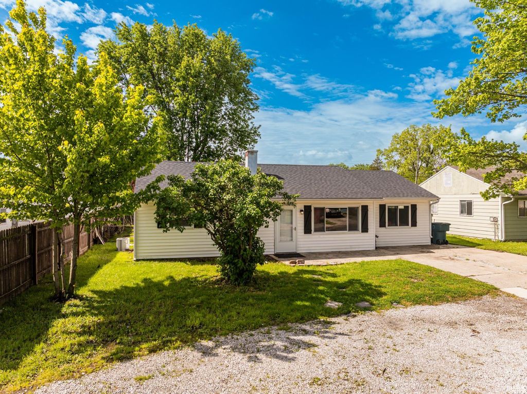 Photo of 613 E Linda Lane, Muncie, IN 47303 (MLS # 202617049)