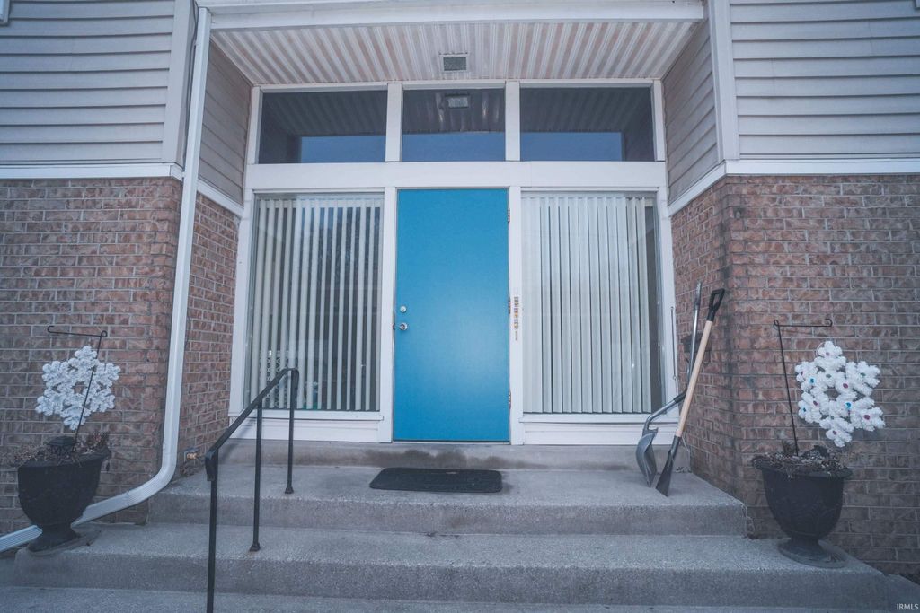 Photo of 5665 S Wayne Unit D Drive, Fort Wayne, IN 46807 (MLS # 202607466)