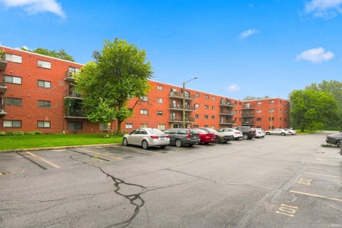 Tiny photo for 2927 Westbrook Drive #B-315, Fort Wayne, IN 46805 (MLS # 202633586)