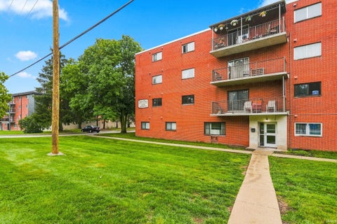 Tiny photo for 2927 Westbrook Drive #B-315, Fort Wayne, IN 46805 (MLS # 202633586)