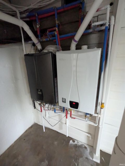 Tiny photo for 300 E Taylor Street, Kokomo, IN 46901 (MLS # 202519651)