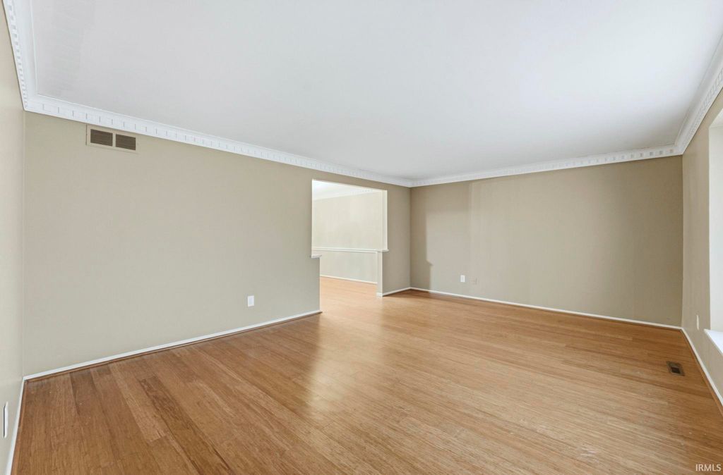 Photo of 1729 Lofton Way, Fort Wayne, IN 46815 (MLS # 202547543)