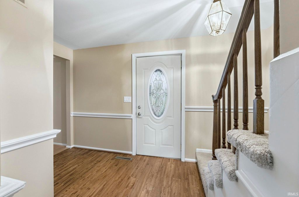 Photo of 1729 Lofton Way, Fort Wayne, IN 46815 (MLS # 202547543)