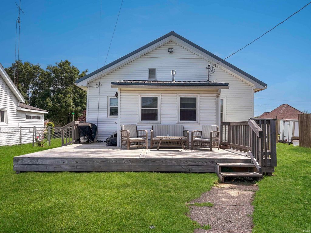 Photo of 1805 Broadway Street, Vincennes, IN 47591 (MLS # 202620517)