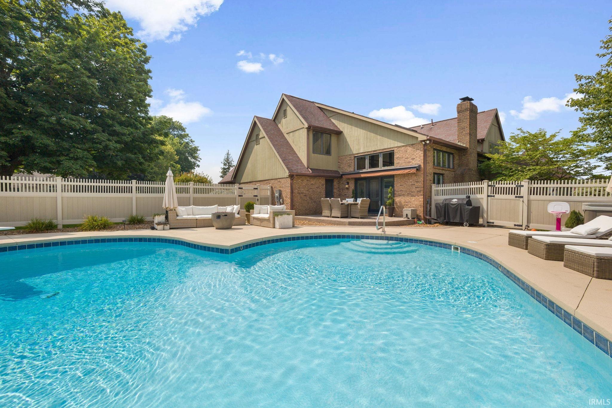 Elkhart, Indiana 46517, United States, 4 Bedrooms Bedrooms, ,5 BathroomsBathrooms,Residential,Pending,187620