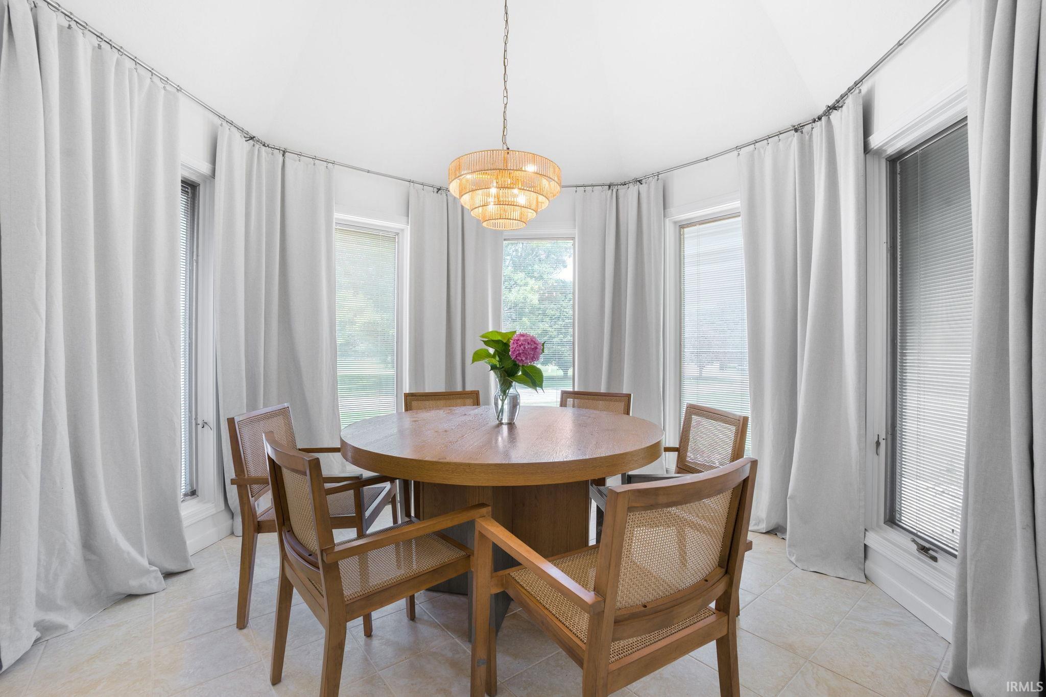 Elkhart, Indiana 46517, United States, 4 Bedrooms Bedrooms, ,5 BathroomsBathrooms,Residential,Pending,187620