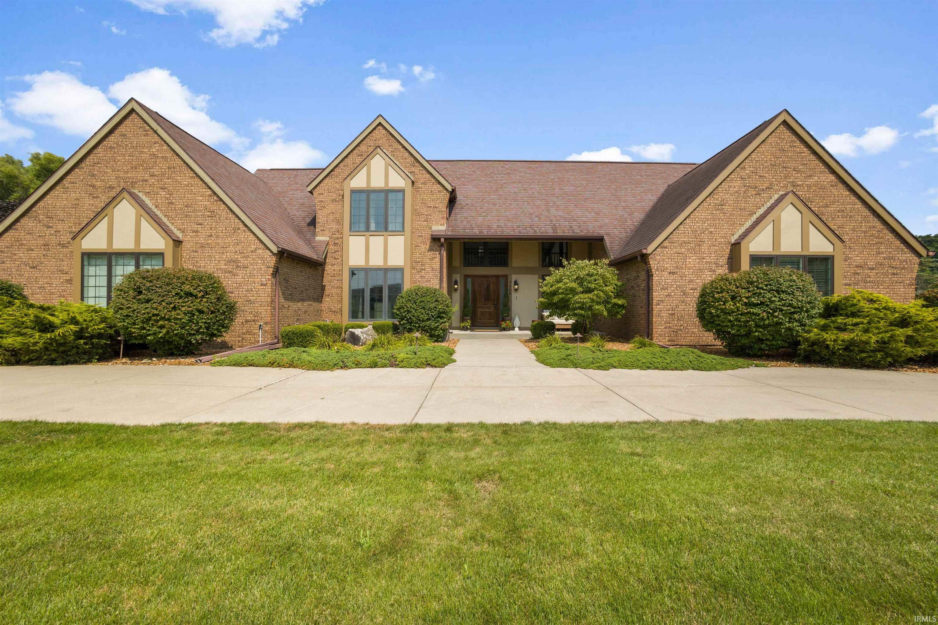 Elkhart, Indiana 46517, United States, 4 Bedrooms Bedrooms, ,5 BathroomsBathrooms,Residential,Pending,187620