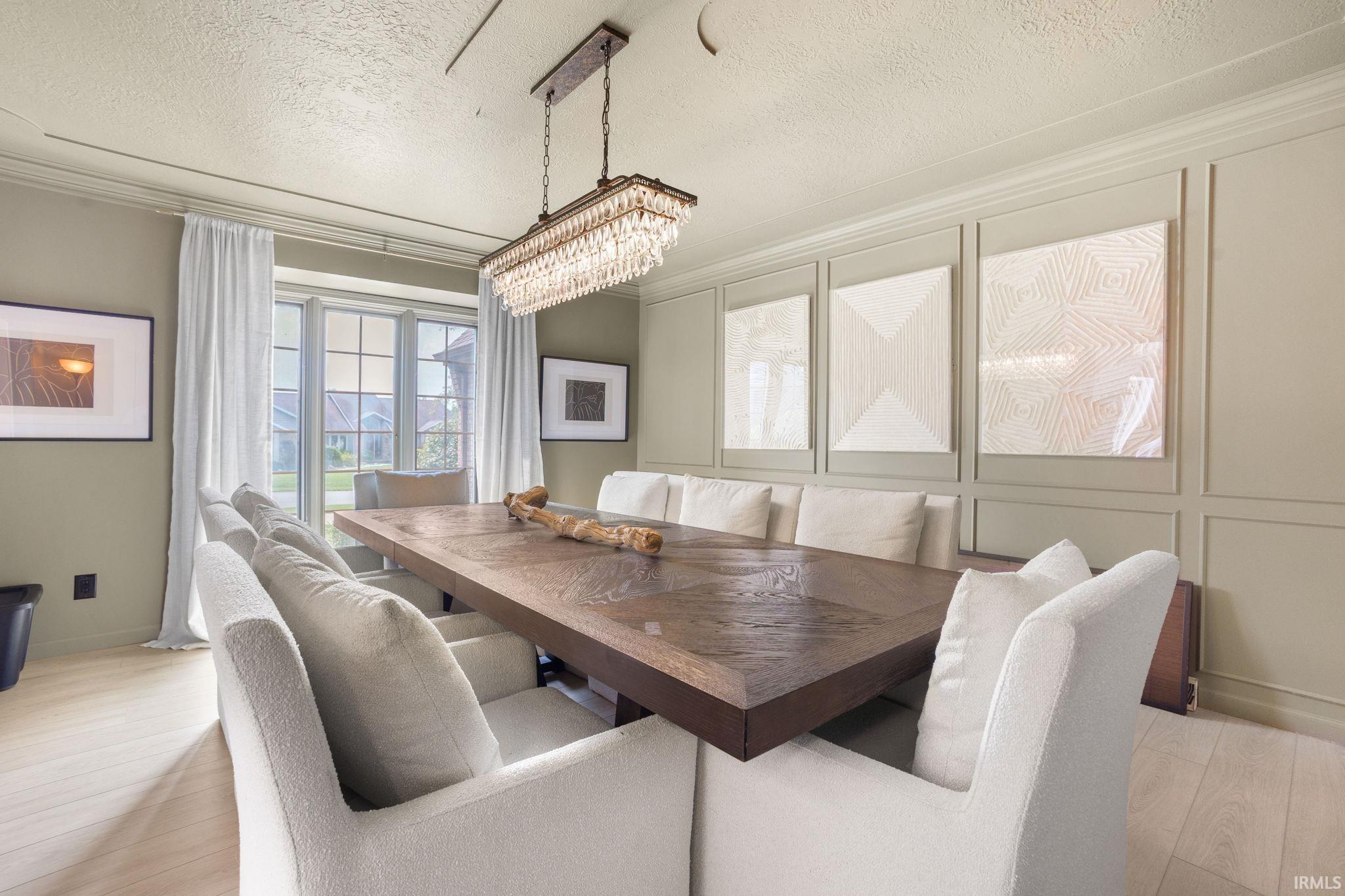 Elkhart, Indiana 46517, United States, 4 Bedrooms Bedrooms, ,5 BathroomsBathrooms,Residential,Pending,187620