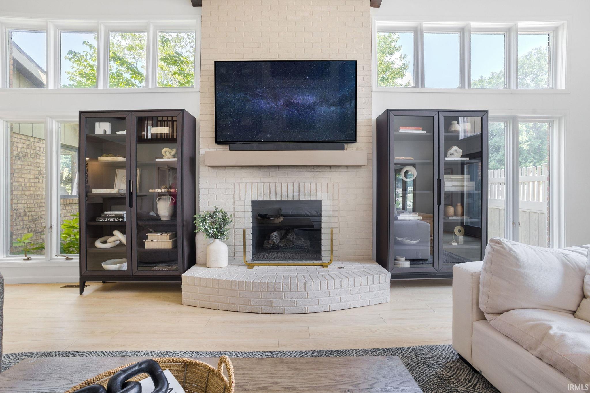 Elkhart, Indiana 46517, United States, 4 Bedrooms Bedrooms, ,5 BathroomsBathrooms,Residential,Pending,187620