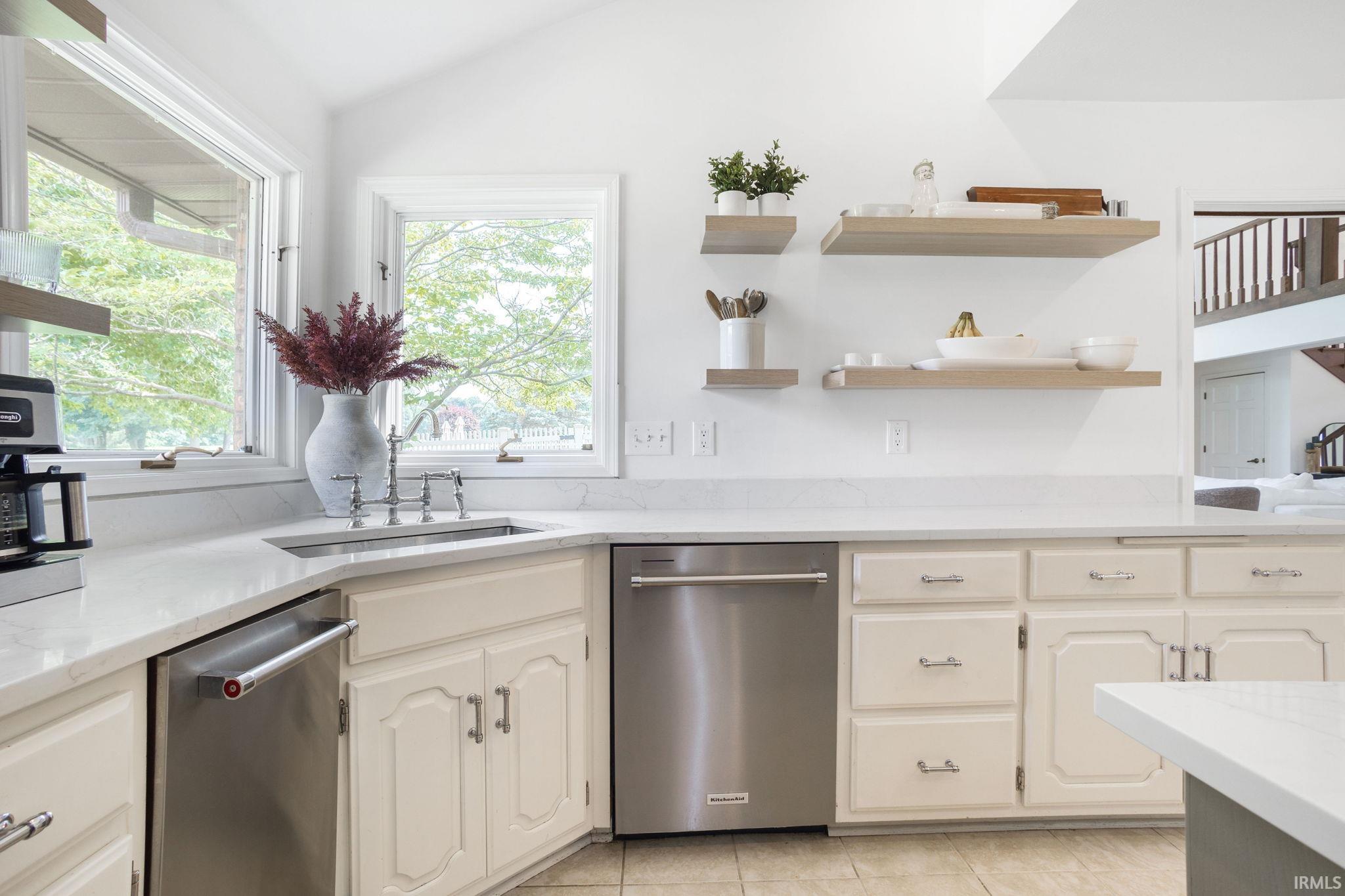 Elkhart, Indiana 46517, United States, 4 Bedrooms Bedrooms, ,5 BathroomsBathrooms,Residential,Pending,187620