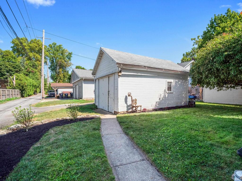 Photo of 1719 Vermont Avenue, Fort Wayne, IN 46805 (MLS # 202537103)