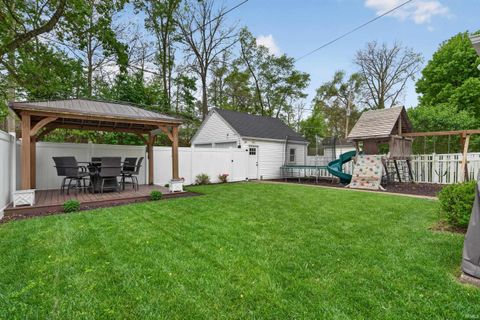 Tiny photo for 2537 E Broadway, Logansport, IN 46947 (MLS # 202615431)