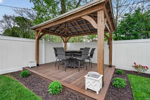 Tiny photo for 2537 E Broadway, Logansport, IN 46947 (MLS # 202615431)