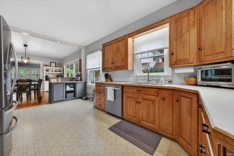 Tiny photo for 2537 E Broadway, Logansport, IN 46947 (MLS # 202615431)