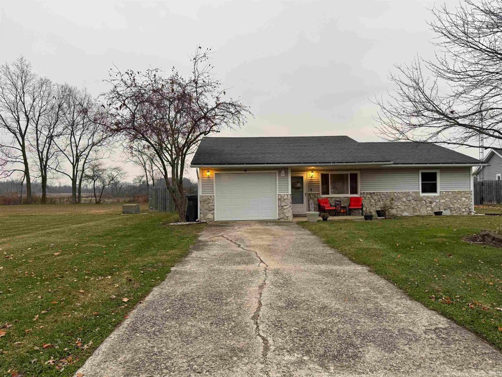 Photo of 394 Delaware Court, Albany, IN 47320 (MLS # 202546729)