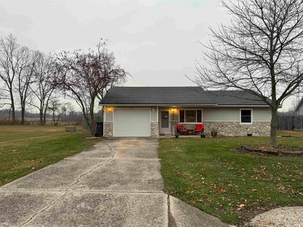 Photo of 394 Delaware Court, Albany, IN 47320 (MLS # 202546729)