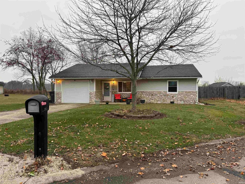 Photo of 394 Delaware Court, Albany, IN 47320 (MLS # 202546729)