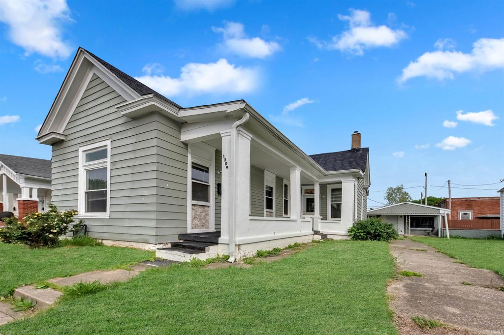 Photo of 1309 E Oak Street, New Albany, IN 47150 (MLS # 202615393)